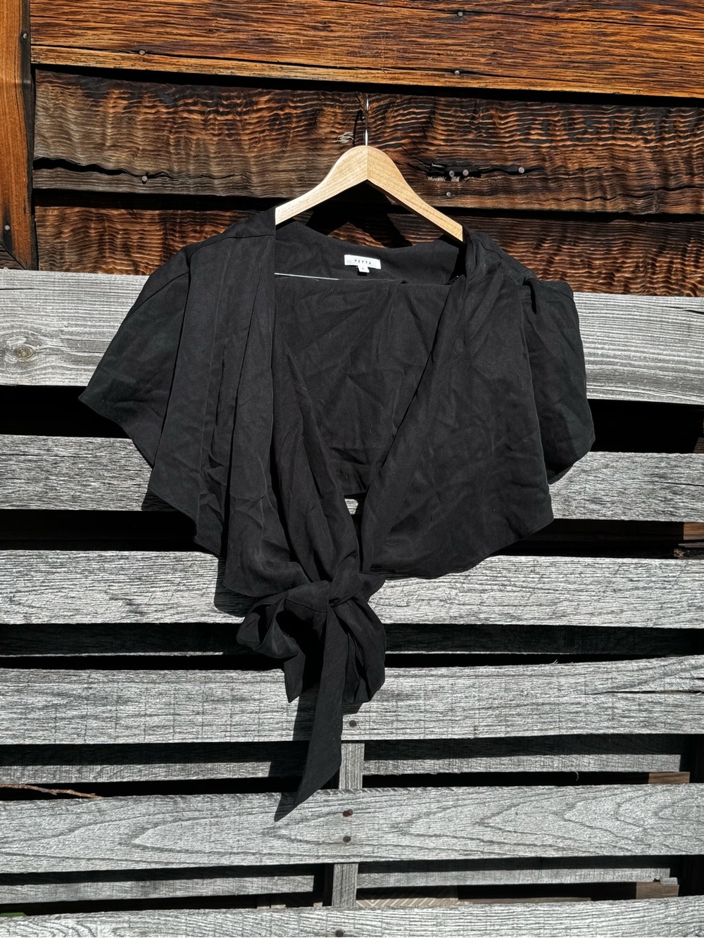 VETTA Black Front-Tie Short Sleeve Crop Top